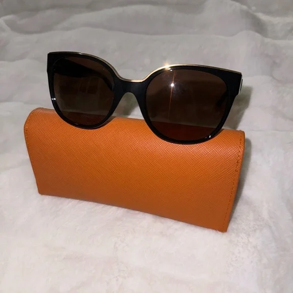 NWOT Tory Burch TY9042 Black with Gold Trim Sunglasses - Picture 3 of 7